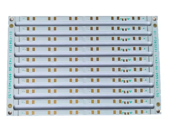 لوحة دوائر كهربائية بقاعدة من الألومنيوم للتطبيقات الكهربائية